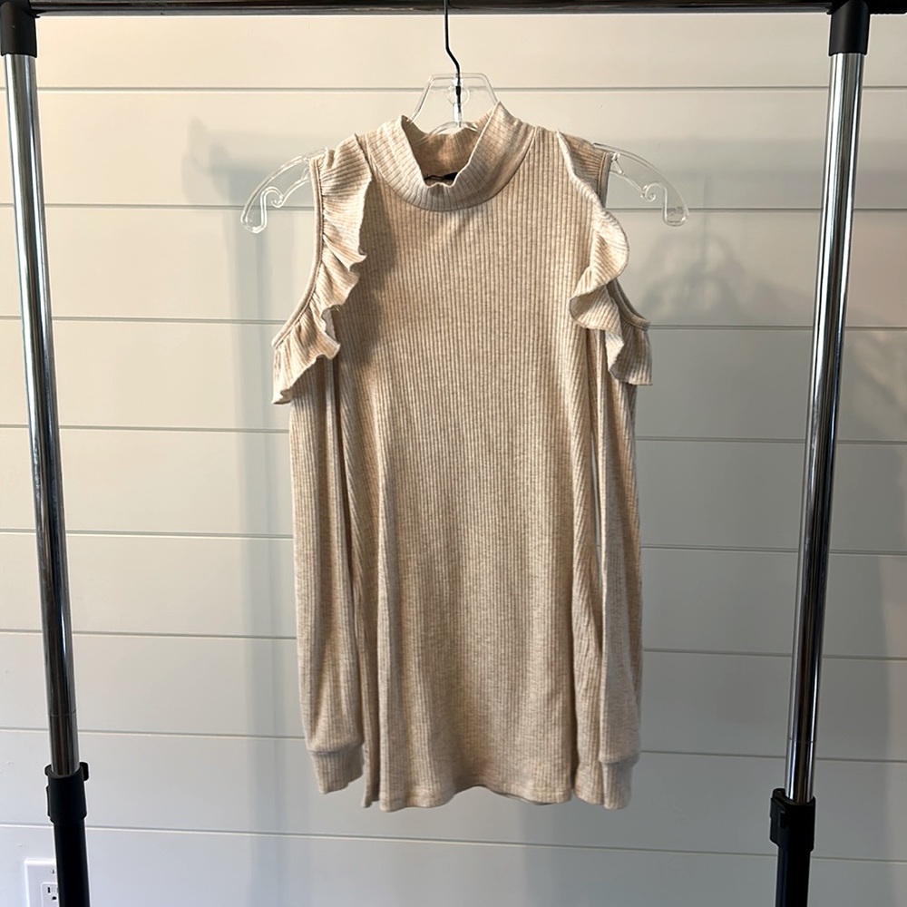 Beige, Cutout flutter sleeve top, Small